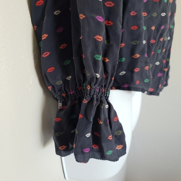 J.Crew 100% Silk Navy Blue Long Sleeve Blouse Colorful Lip Print Ruffle V-neck - Picture 4 of 7